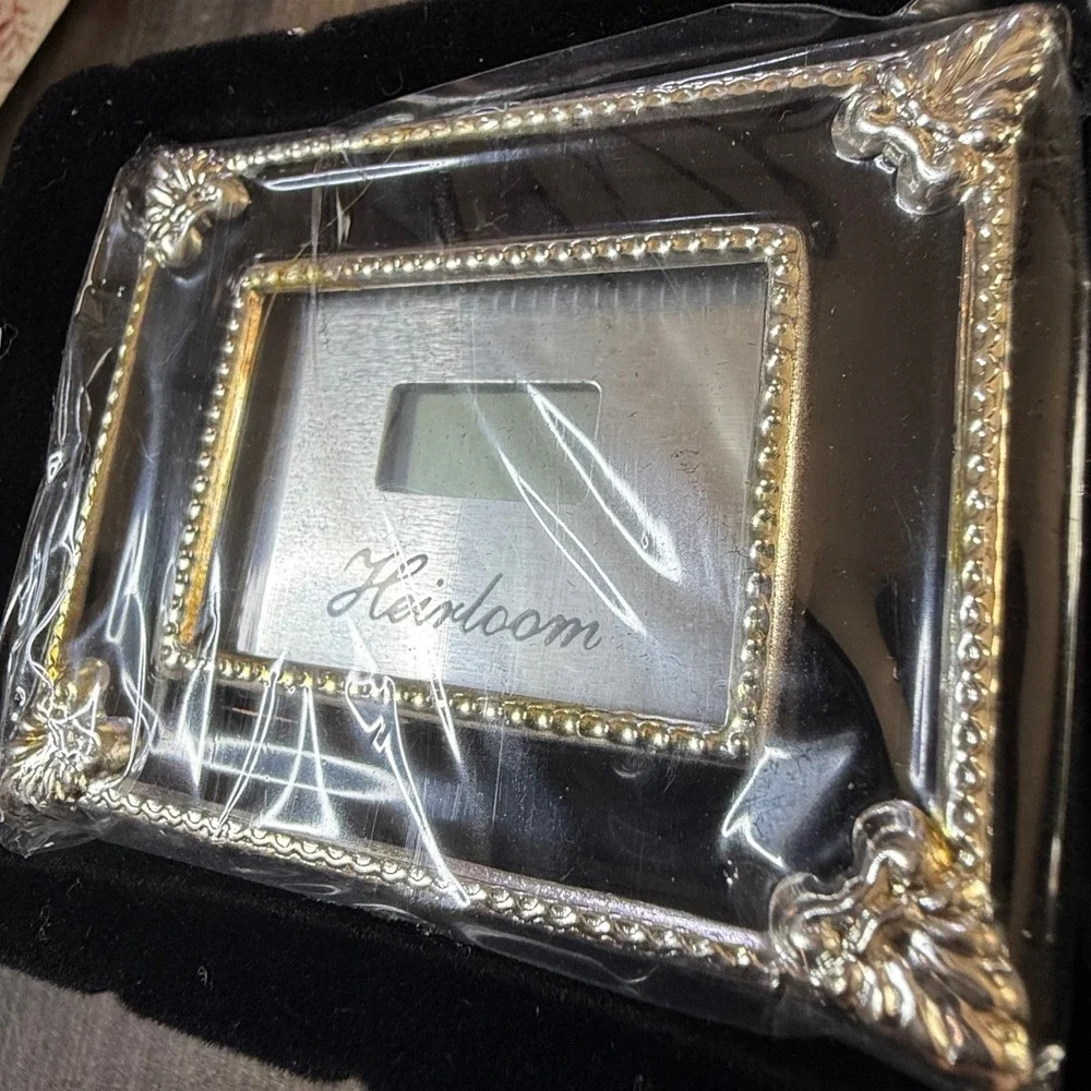 Heirloom Silverplated Quartz Clock New in Box Desk Table Shelf Decor Vintage‎